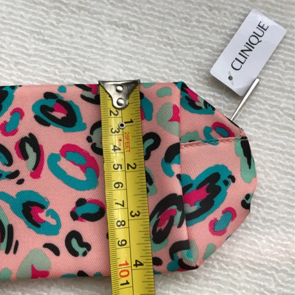 🎁Pick 5 for $25🎁 Clinique makeup bag - Picture 6 of 6